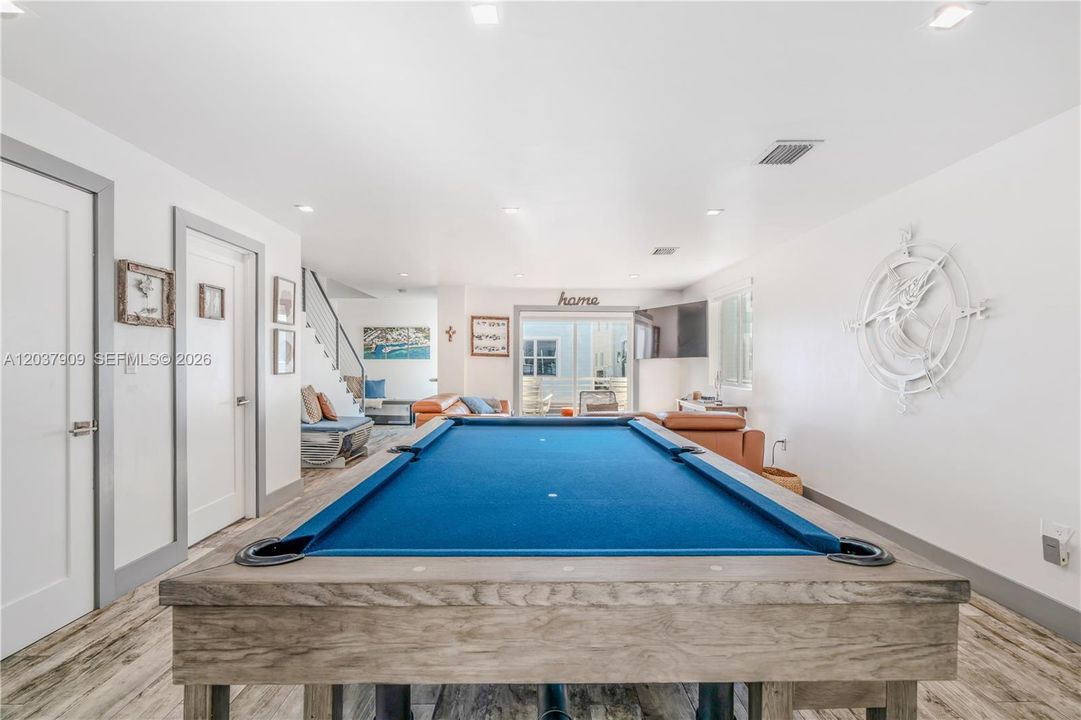 For Sale: $949,000 (3 beds, 2 baths, 1675 Square Feet)