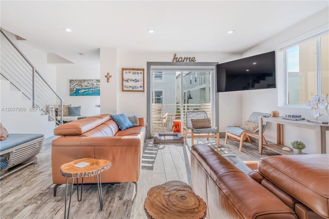 For Sale: $949,000 (3 beds, 2 baths, 1675 Square Feet)