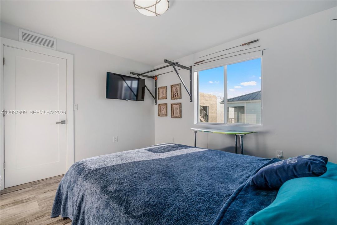 For Sale: $949,000 (3 beds, 2 baths, 1675 Square Feet)
