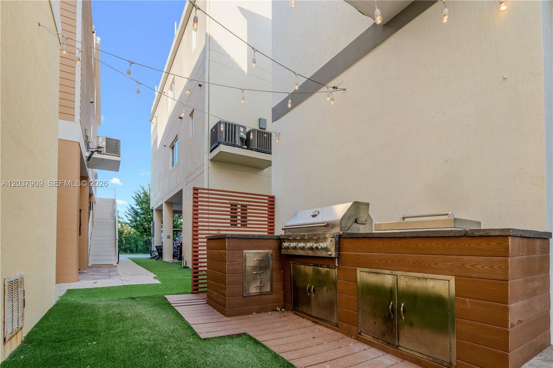 For Sale: $949,000 (3 beds, 2 baths, 1675 Square Feet)