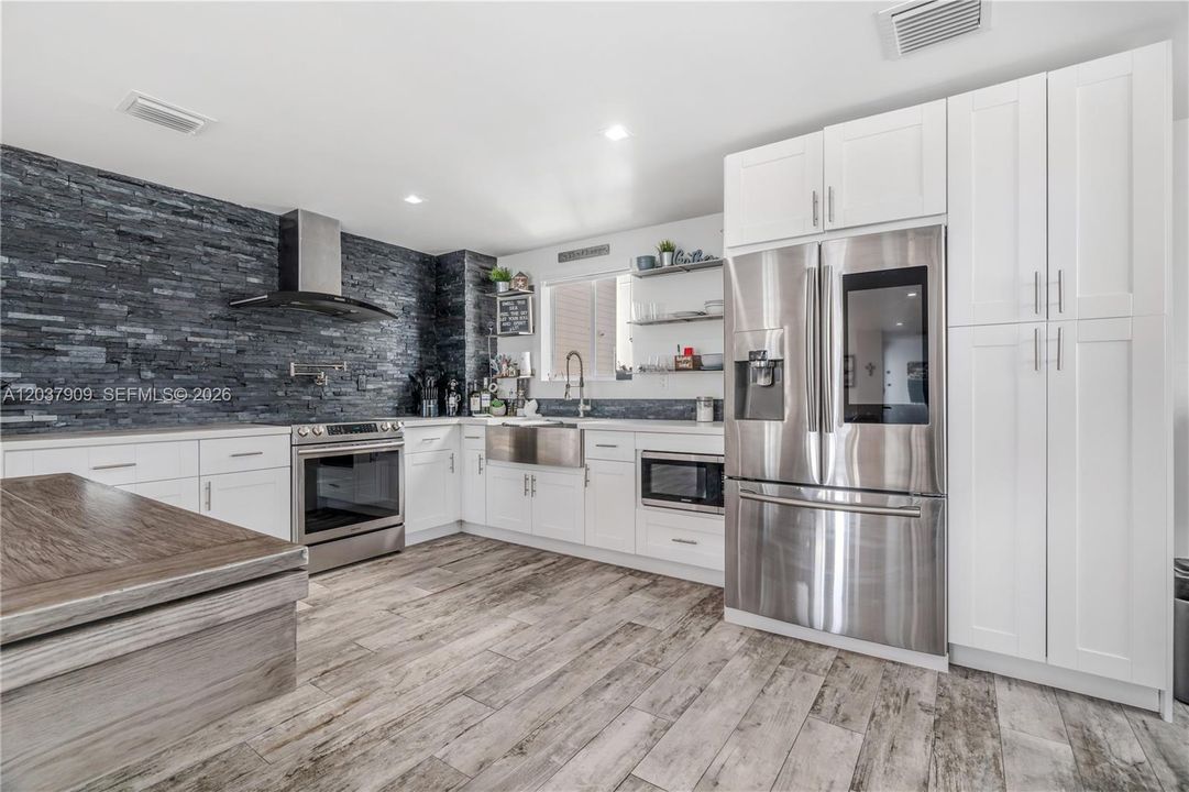 For Sale: $949,000 (3 beds, 2 baths, 1675 Square Feet)