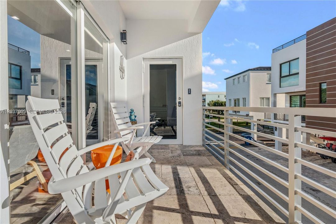 For Sale: $949,000 (3 beds, 2 baths, 1675 Square Feet)
