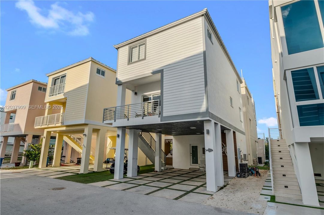 For Sale: $949,000 (3 beds, 2 baths, 1675 Square Feet)