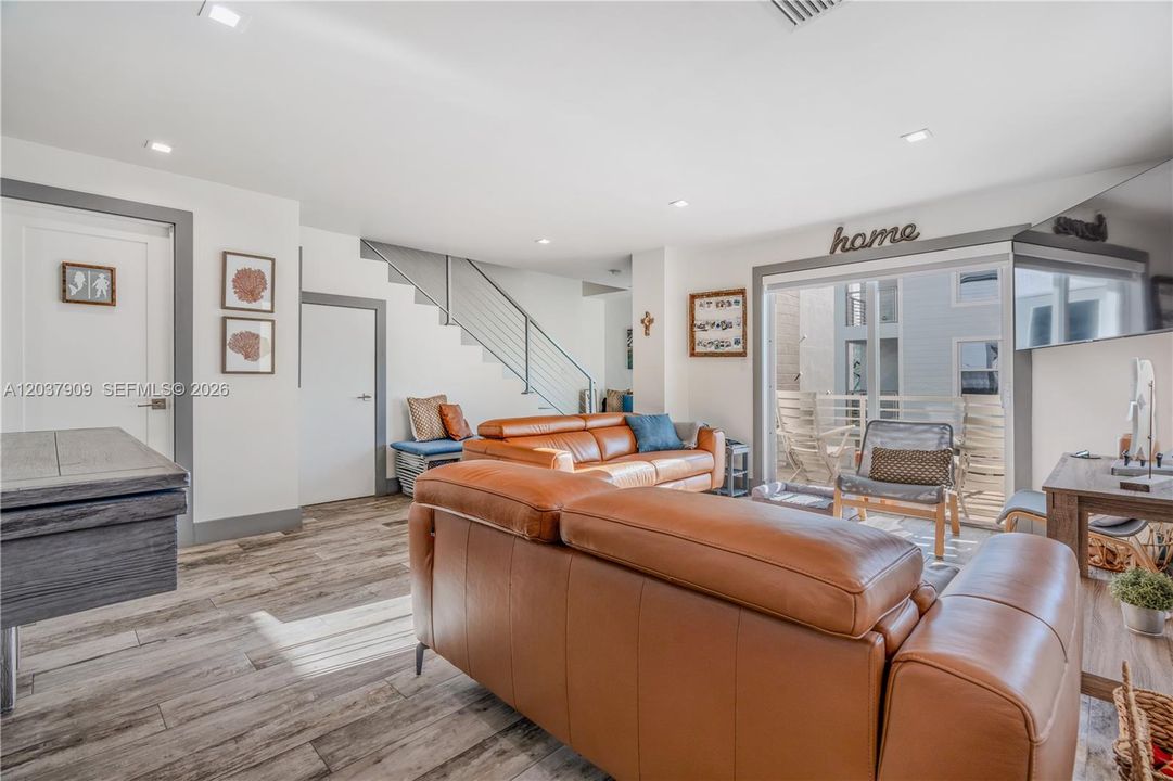 For Sale: $949,000 (3 beds, 2 baths, 1675 Square Feet)