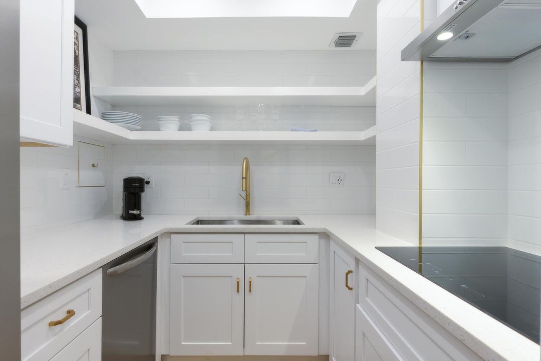 2800 N Flagler Dr Apt 913 West-large-013