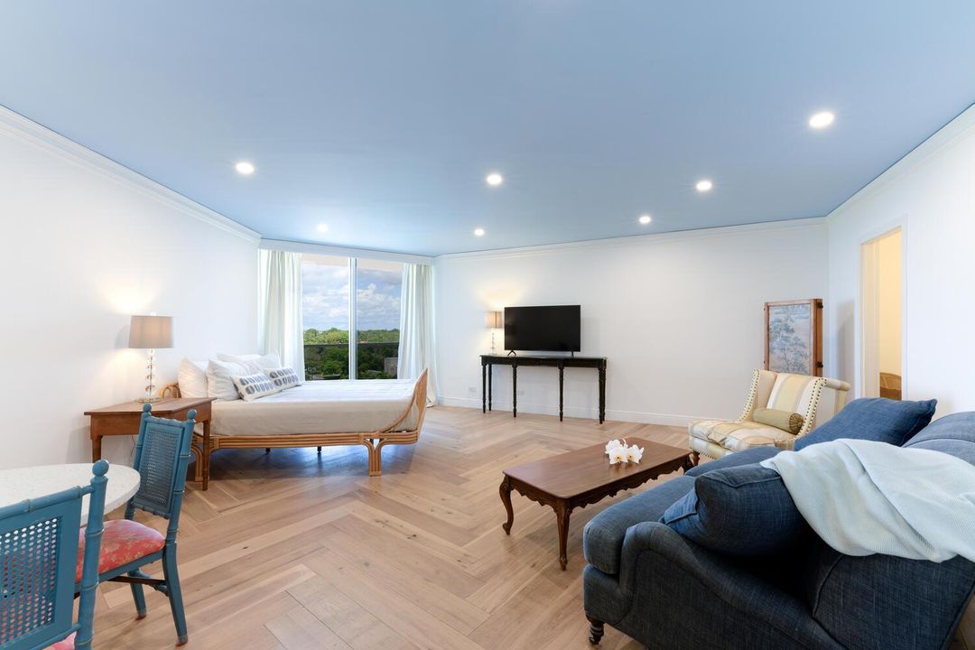 2800 N Flagler Dr Apt 913 West-large-005