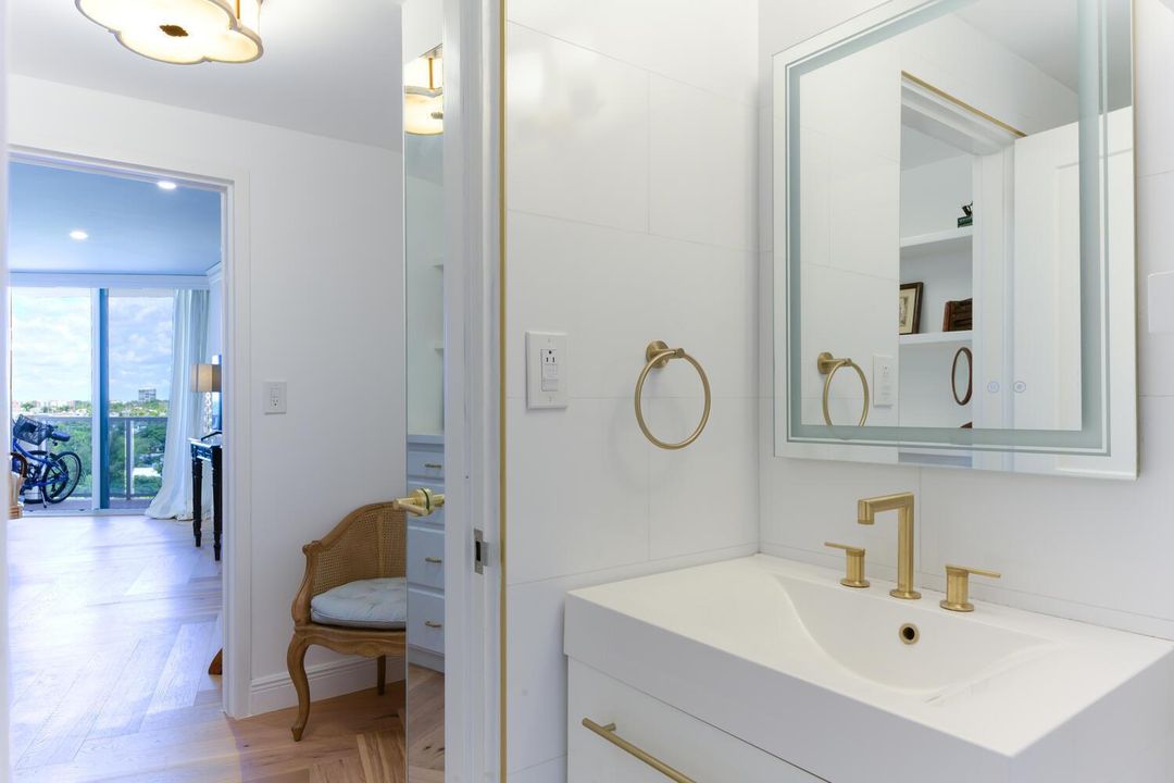 2800 N Flagler Dr Apt 913 West-large-011