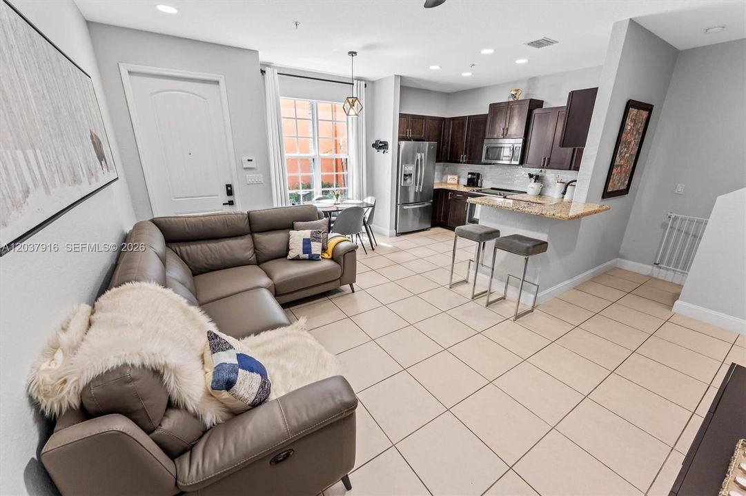 В аренду: $2,800 (3 спален, 2 ванн, 1586 Квадратных фут)