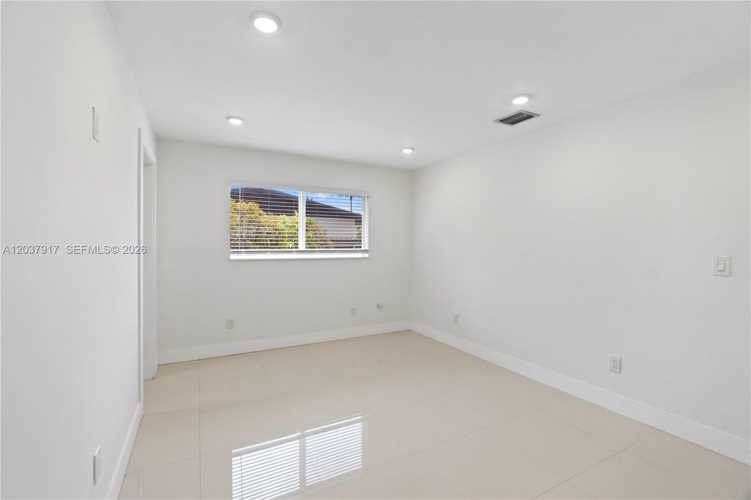 En Renta: $4,800 (4 camas, 2 baños, 1740 Pies cuadrados)