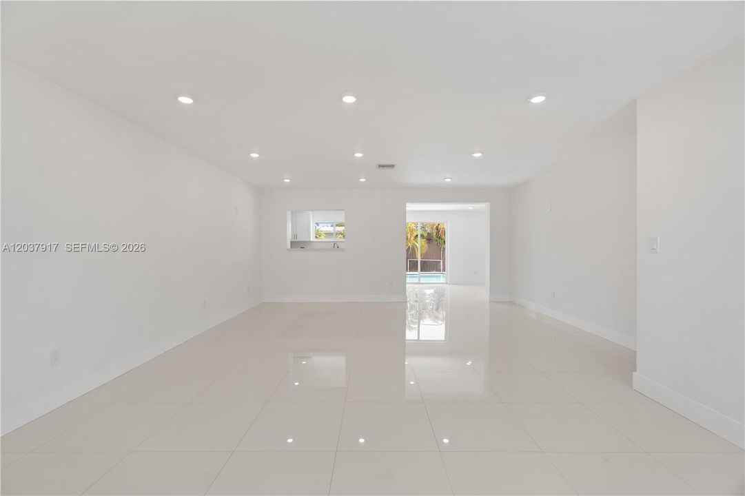 En Renta: $4,800 (4 camas, 2 baños, 1740 Pies cuadrados)