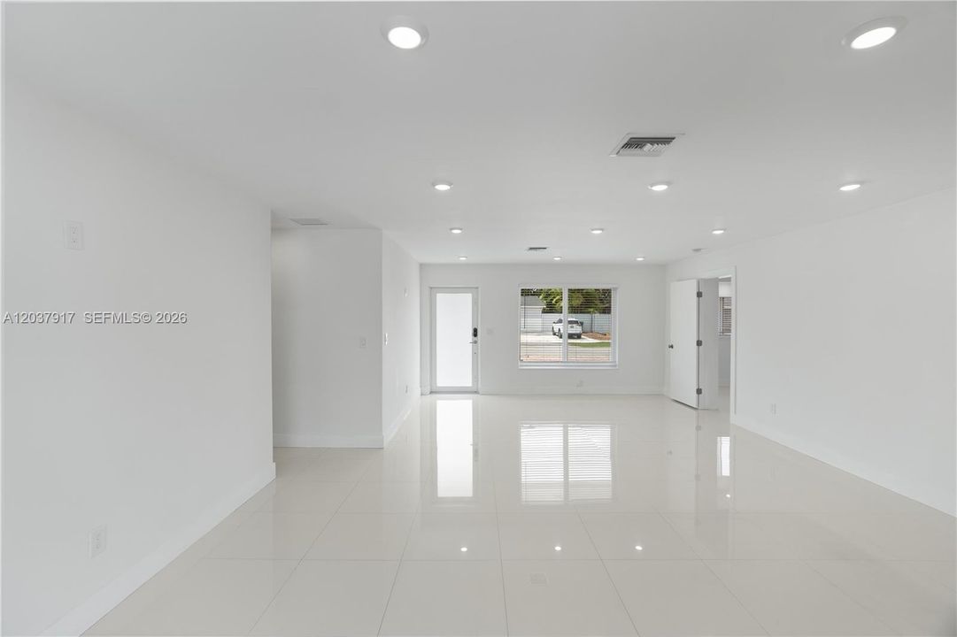 En Renta: $4,800 (4 camas, 2 baños, 1740 Pies cuadrados)