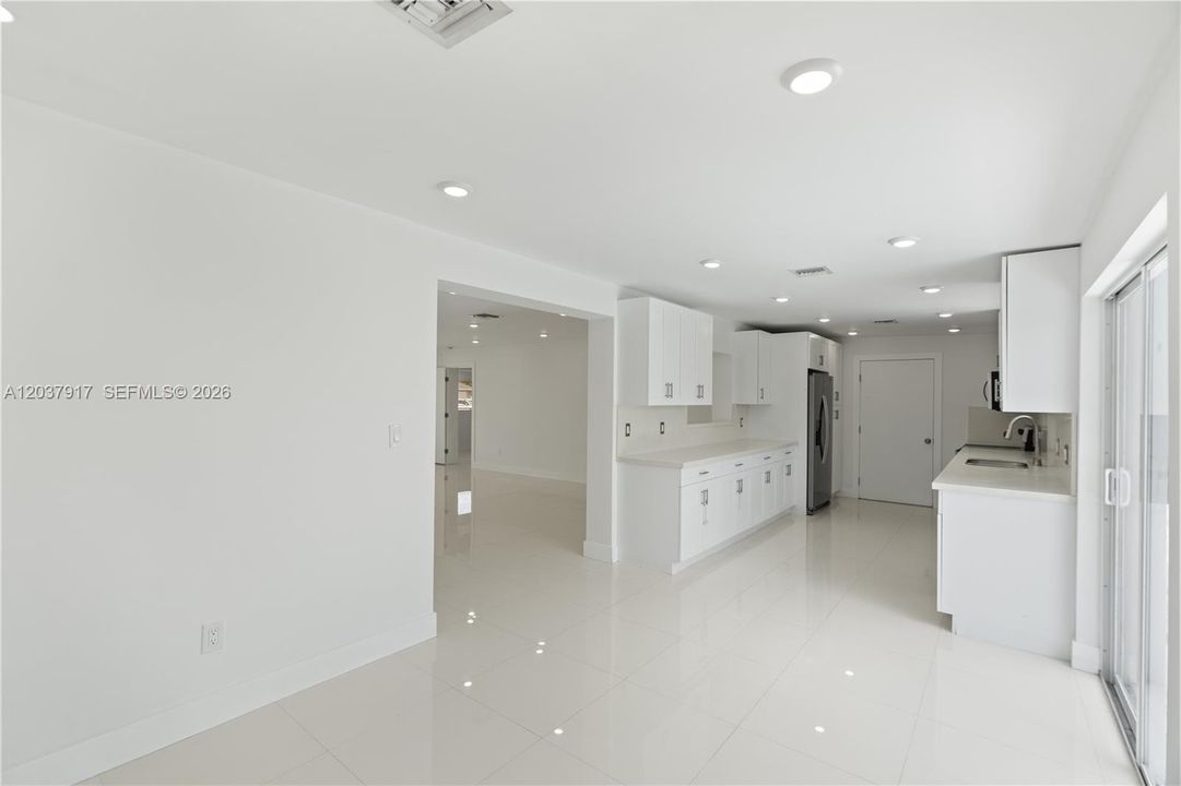 En Renta: $4,800 (4 camas, 2 baños, 1740 Pies cuadrados)