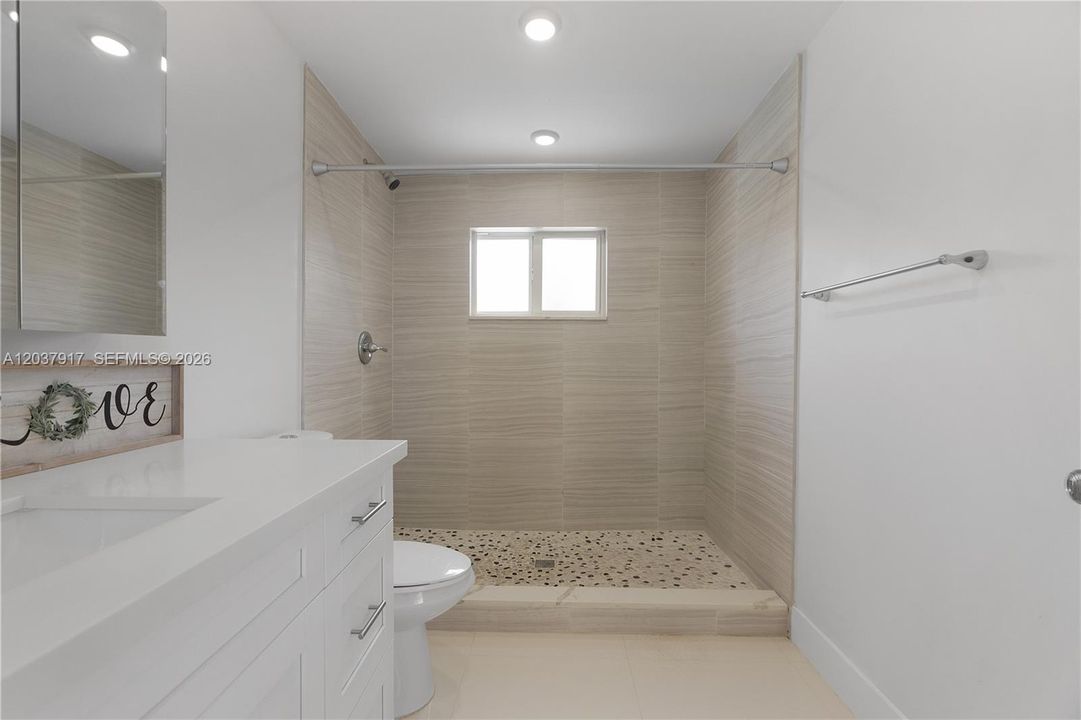 En Renta: $4,800 (4 camas, 2 baños, 1740 Pies cuadrados)