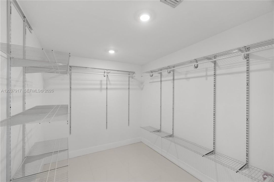 En Renta: $4,800 (4 camas, 2 baños, 1740 Pies cuadrados)