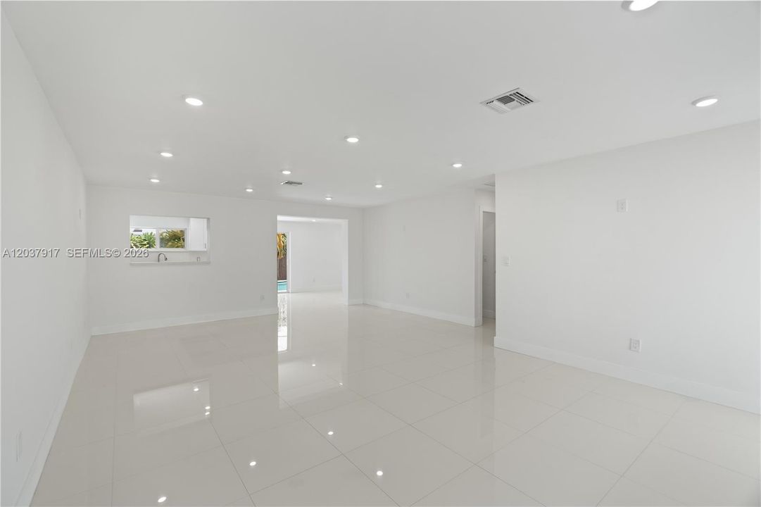En Renta: $4,800 (4 camas, 2 baños, 1740 Pies cuadrados)