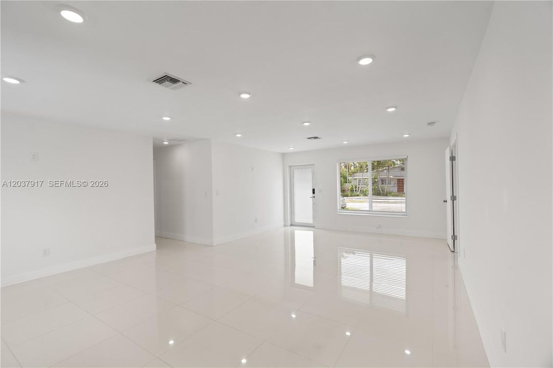 En Renta: $4,800 (4 camas, 2 baños, 1740 Pies cuadrados)