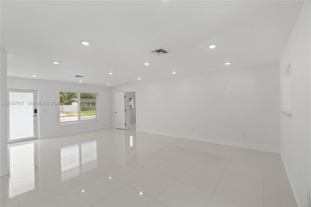 En Renta: $4,800 (4 camas, 2 baños, 1740 Pies cuadrados)