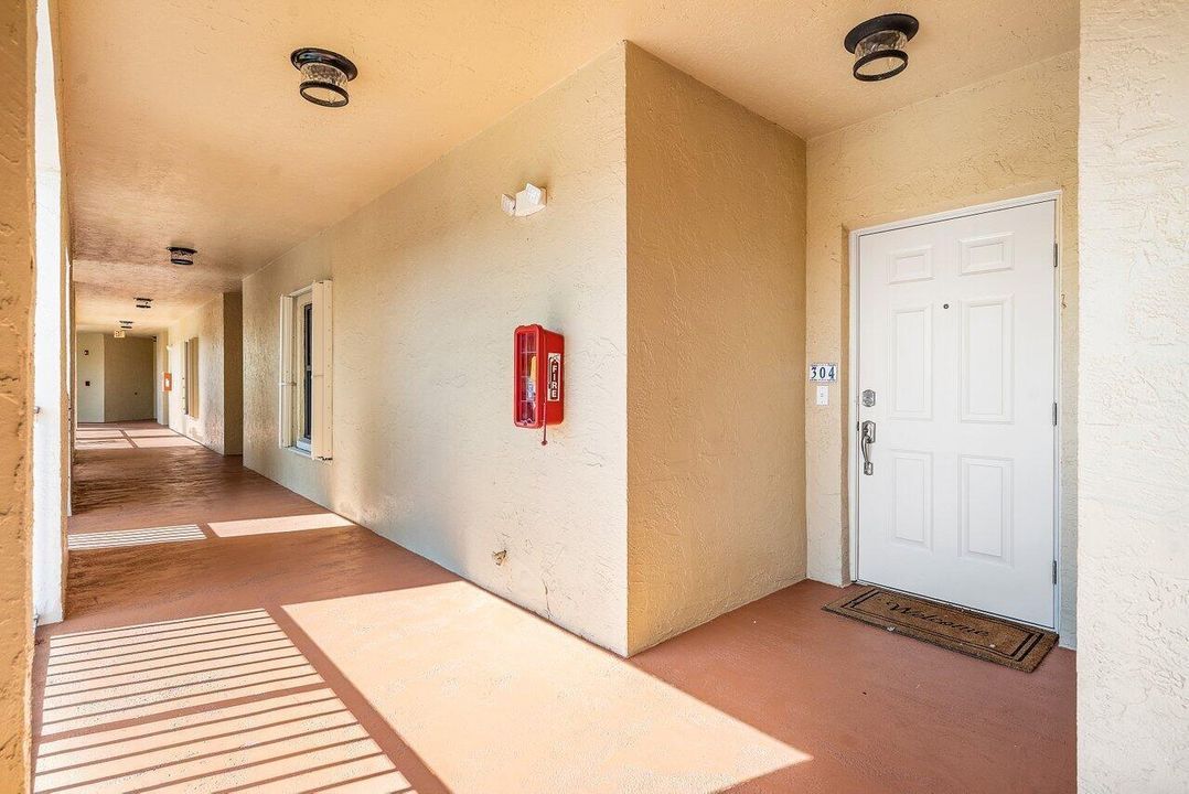005-300UnoLagoDrive-JunoBeach-FL-33408-S