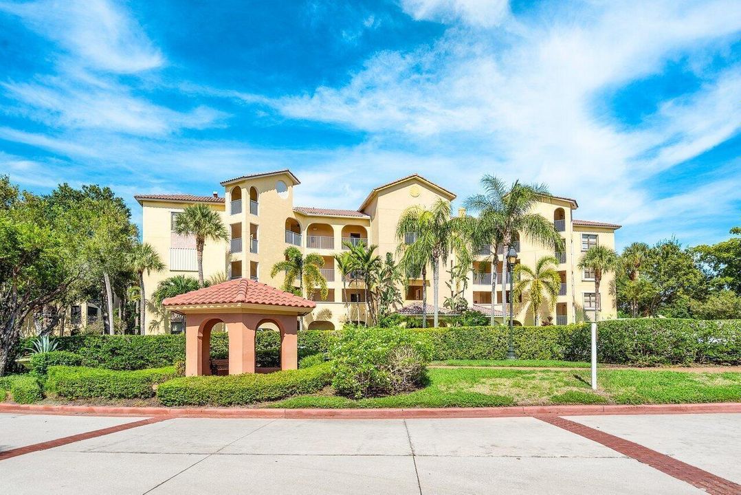 002-300UnoLagoDrive-JunoBeach-FL-33408-S