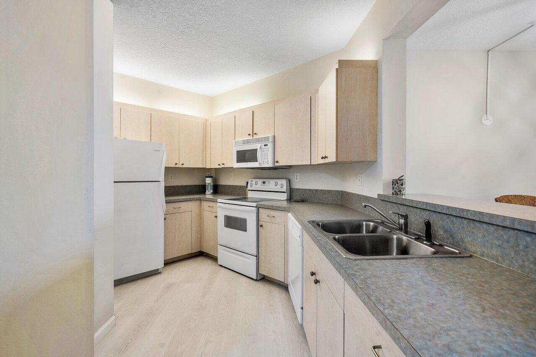 014-300UnoLagoDrive-JunoBeach-FL-33408-S