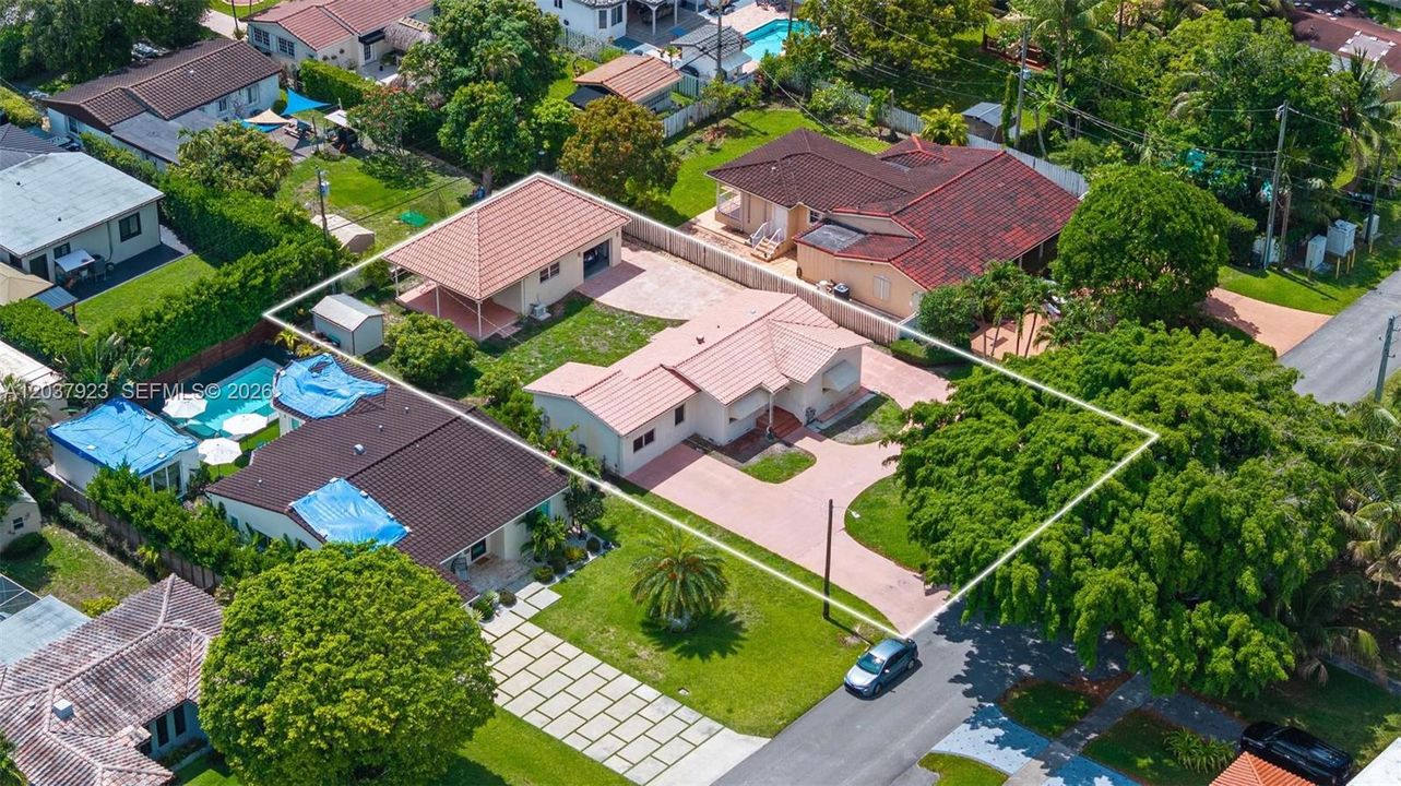 En Venta: $799,000 (3 camas, 2 baños, 1258 Pies cuadrados)