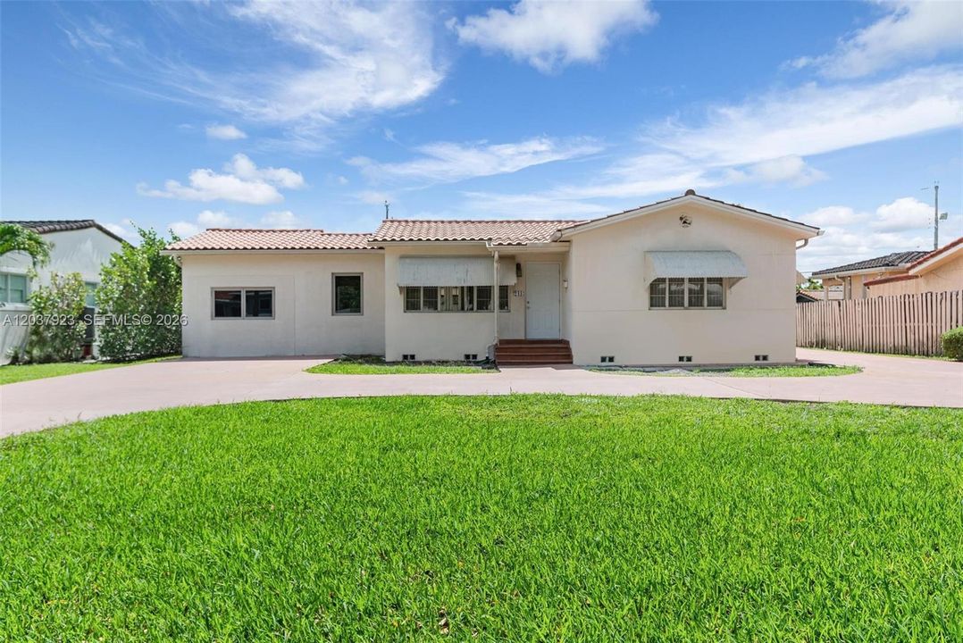 En Venta: $799,000 (3 camas, 2 baños, 1258 Pies cuadrados)
