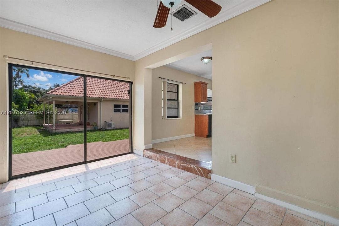 En Venta: $799,000 (3 camas, 2 baños, 1258 Pies cuadrados)