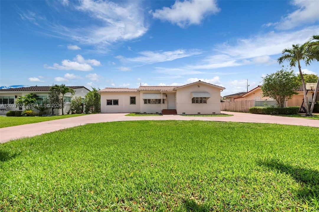 En Venta: $799,000 (3 camas, 2 baños, 1258 Pies cuadrados)