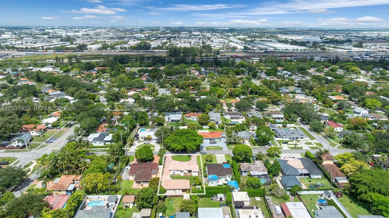En Venta: $799,000 (3 camas, 2 baños, 1258 Pies cuadrados)