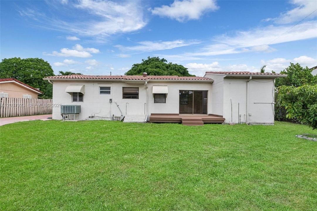 En Venta: $799,000 (3 camas, 2 baños, 1258 Pies cuadrados)