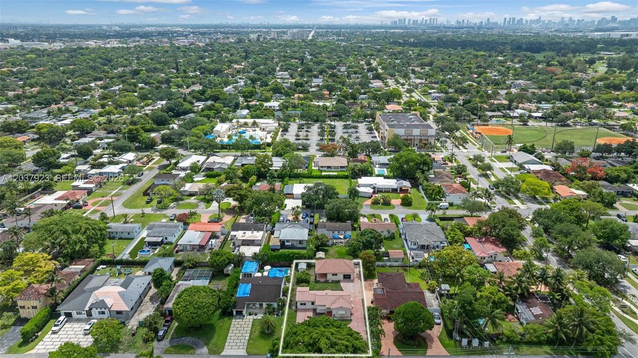 En Venta: $799,000 (3 camas, 2 baños, 1258 Pies cuadrados)
