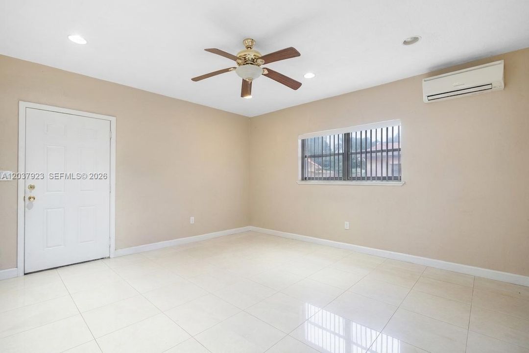 En Venta: $799,000 (3 camas, 2 baños, 1258 Pies cuadrados)