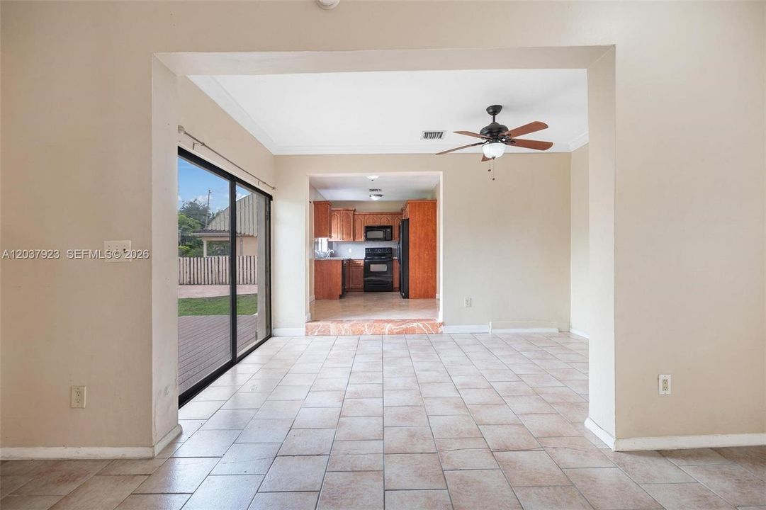 En Venta: $799,000 (3 camas, 2 baños, 1258 Pies cuadrados)