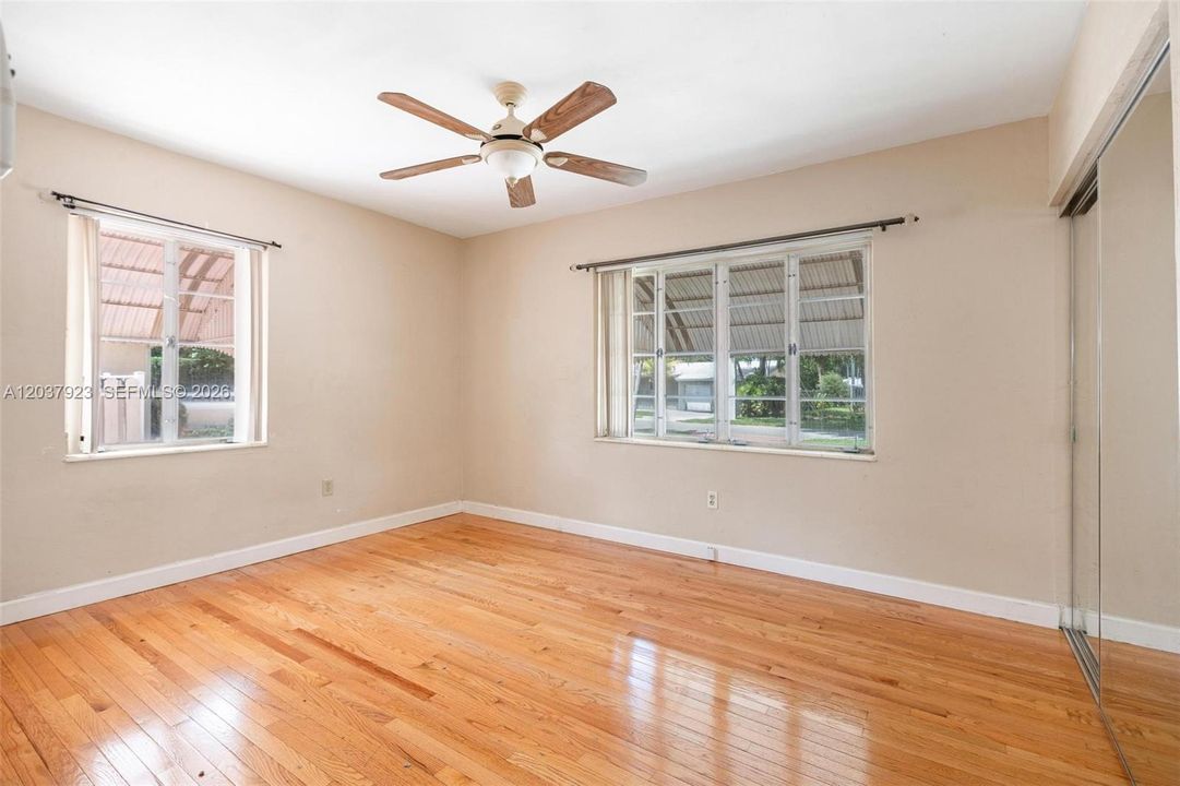 En Venta: $799,000 (3 camas, 2 baños, 1258 Pies cuadrados)