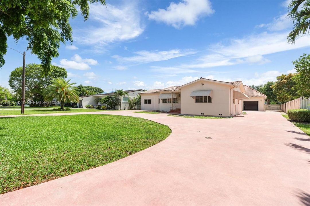 En Venta: $799,000 (3 camas, 2 baños, 1258 Pies cuadrados)