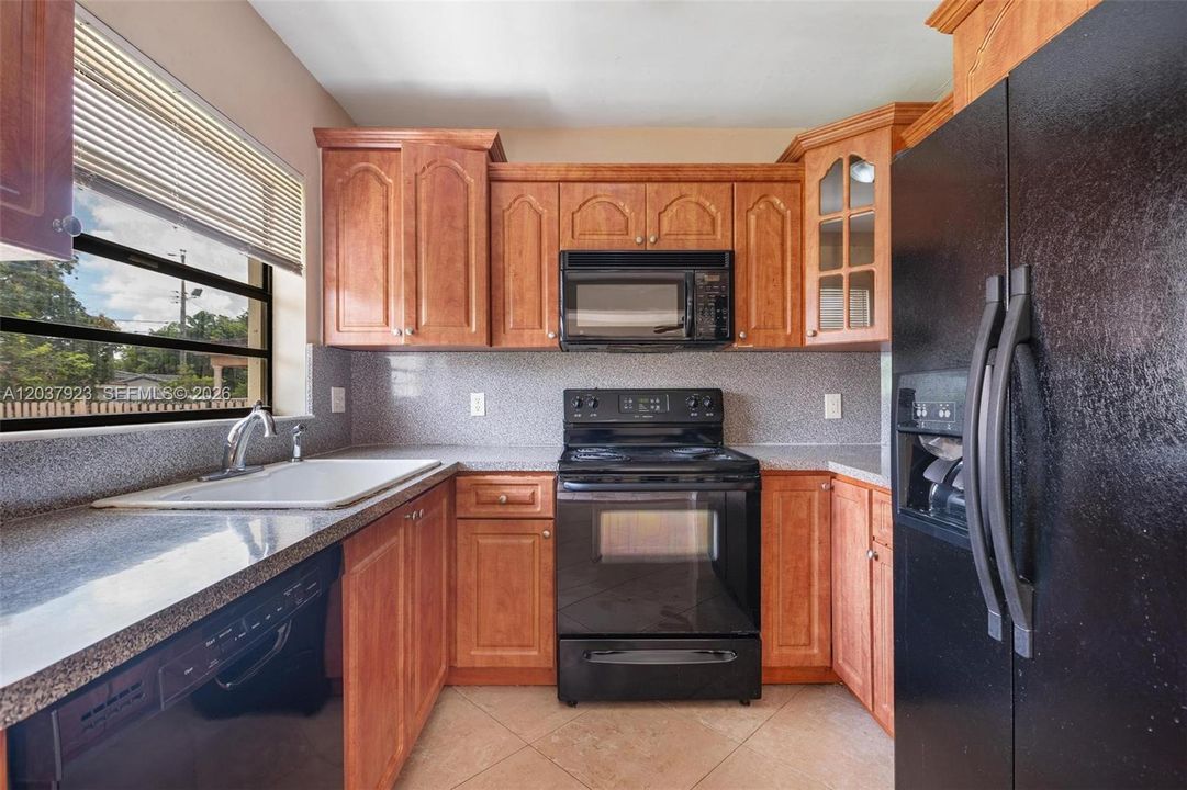 En Venta: $799,000 (3 camas, 2 baños, 1258 Pies cuadrados)