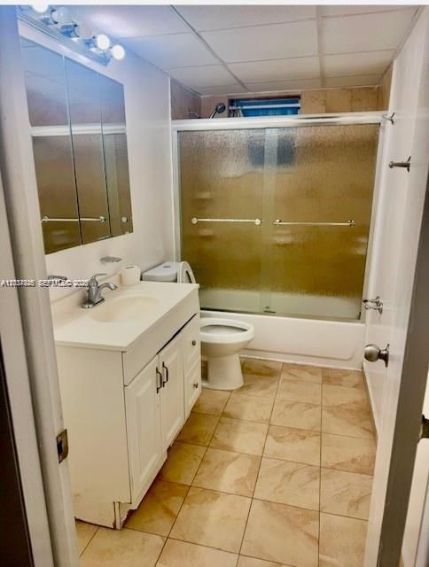 For Sale: $224,000 (1 beds, 1 baths, 721 Square Feet)
