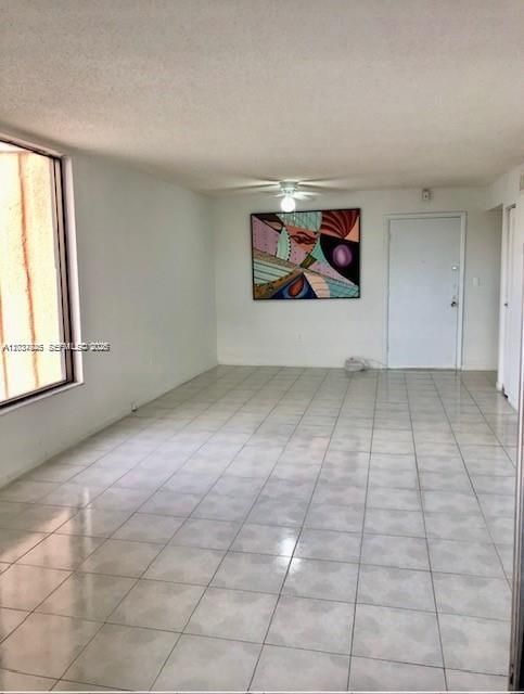 For Sale: $224,000 (1 beds, 1 baths, 721 Square Feet)