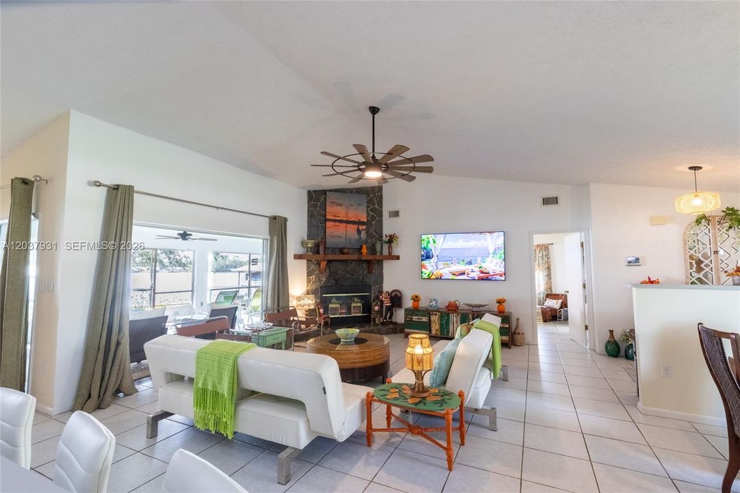 For Rent: $3,900 (3 beds, 3 baths, 2600 Square Feet)