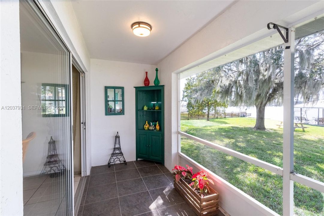 For Rent: $3,900 (3 beds, 3 baths, 2600 Square Feet)