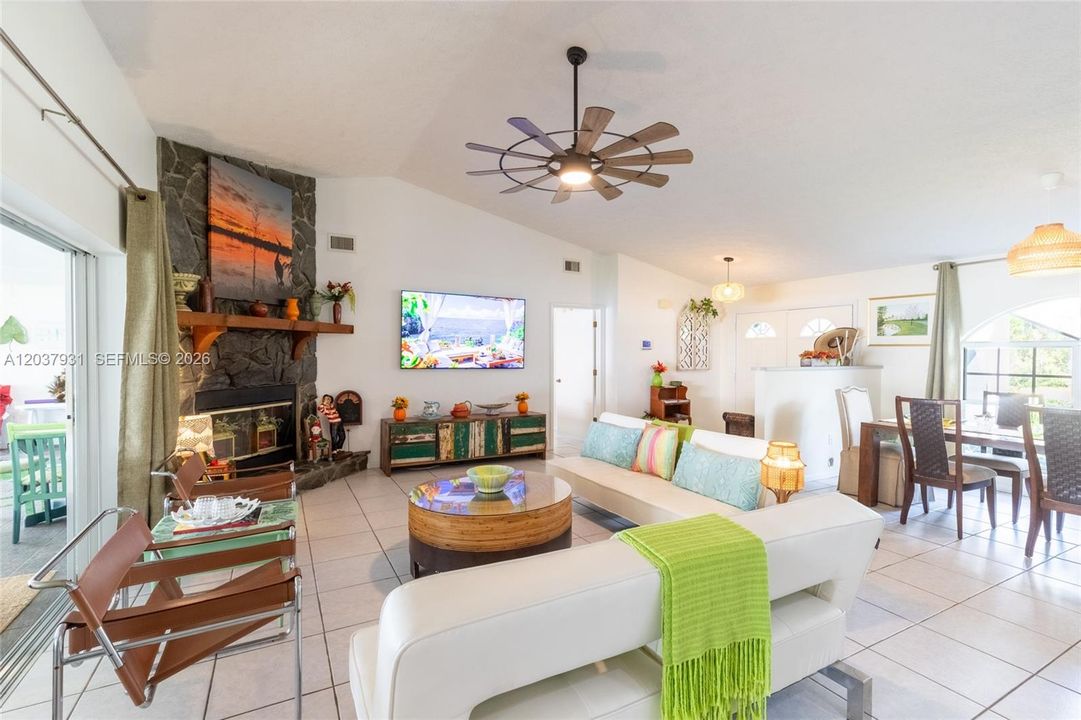 For Rent: $3,900 (3 beds, 3 baths, 2600 Square Feet)