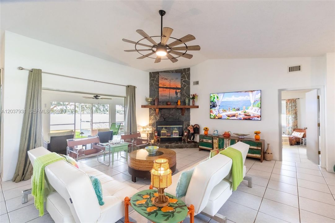 For Rent: $3,900 (3 beds, 3 baths, 2600 Square Feet)