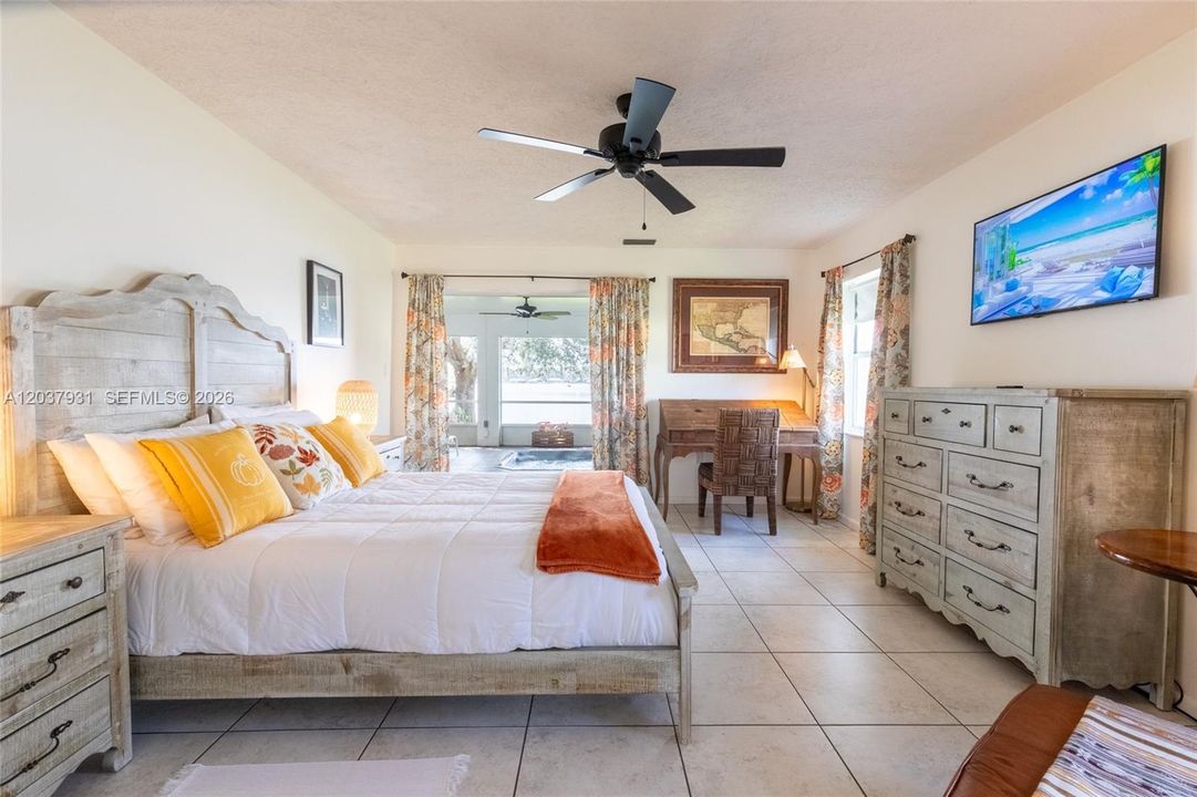 For Rent: $3,900 (3 beds, 3 baths, 2600 Square Feet)