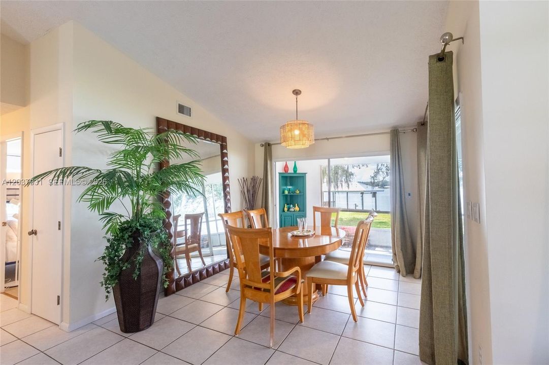 For Rent: $3,900 (3 beds, 3 baths, 2600 Square Feet)