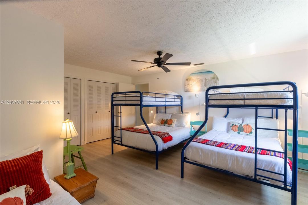For Rent: $3,900 (3 beds, 3 baths, 2600 Square Feet)
