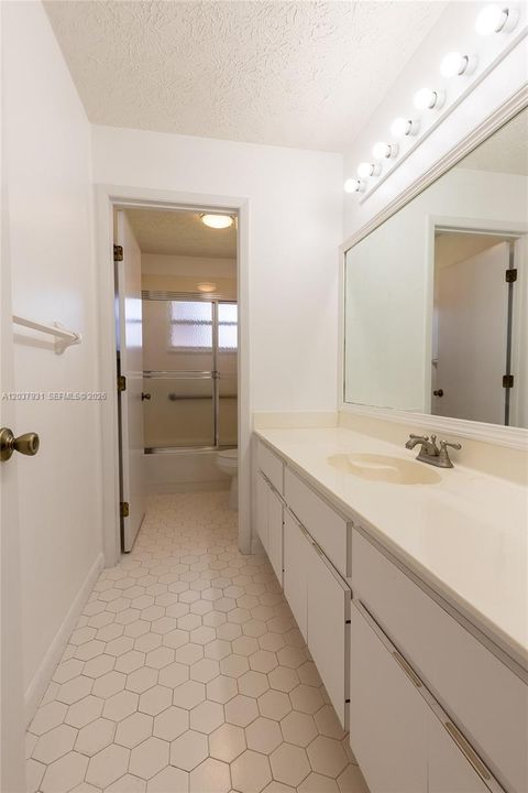 For Rent: $3,900 (3 beds, 3 baths, 2600 Square Feet)