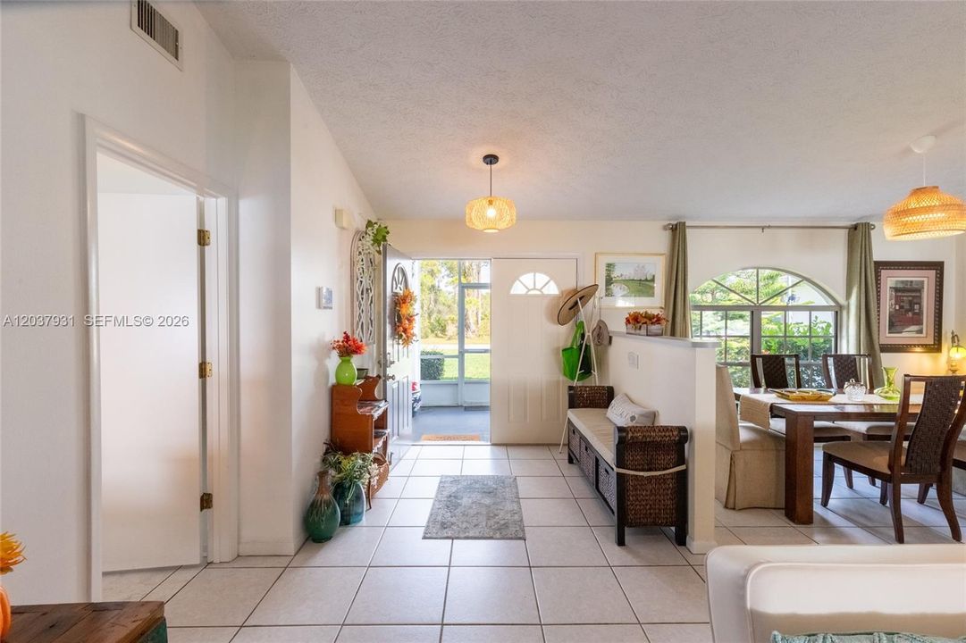For Rent: $3,900 (3 beds, 3 baths, 2600 Square Feet)