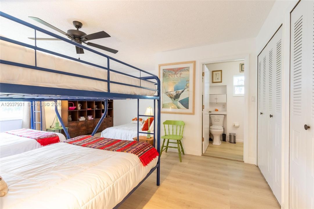 For Rent: $3,900 (3 beds, 3 baths, 2600 Square Feet)