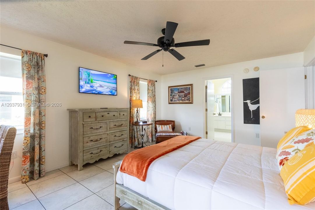 For Rent: $3,900 (3 beds, 3 baths, 2600 Square Feet)