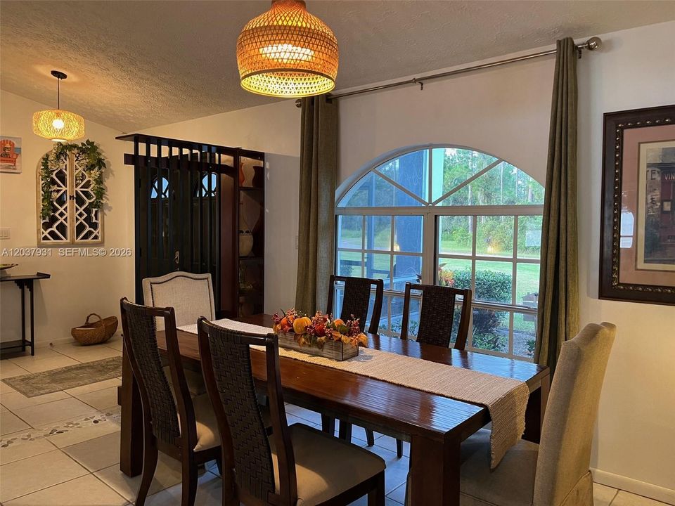 For Rent: $3,900 (3 beds, 3 baths, 2600 Square Feet)